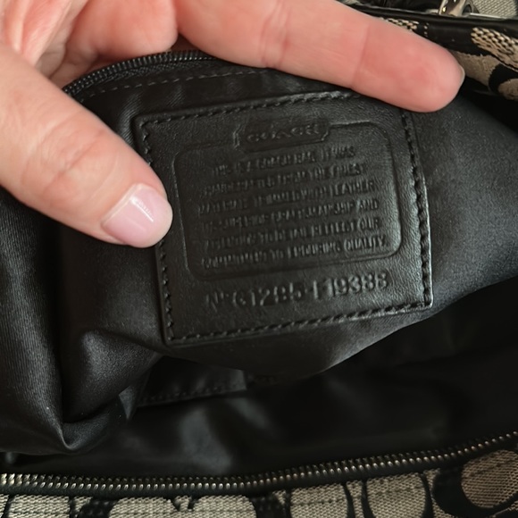 COACH Black/Gray Signature Canvas North South ZIP POCKET Gallery Tote - Picture 4 of 9